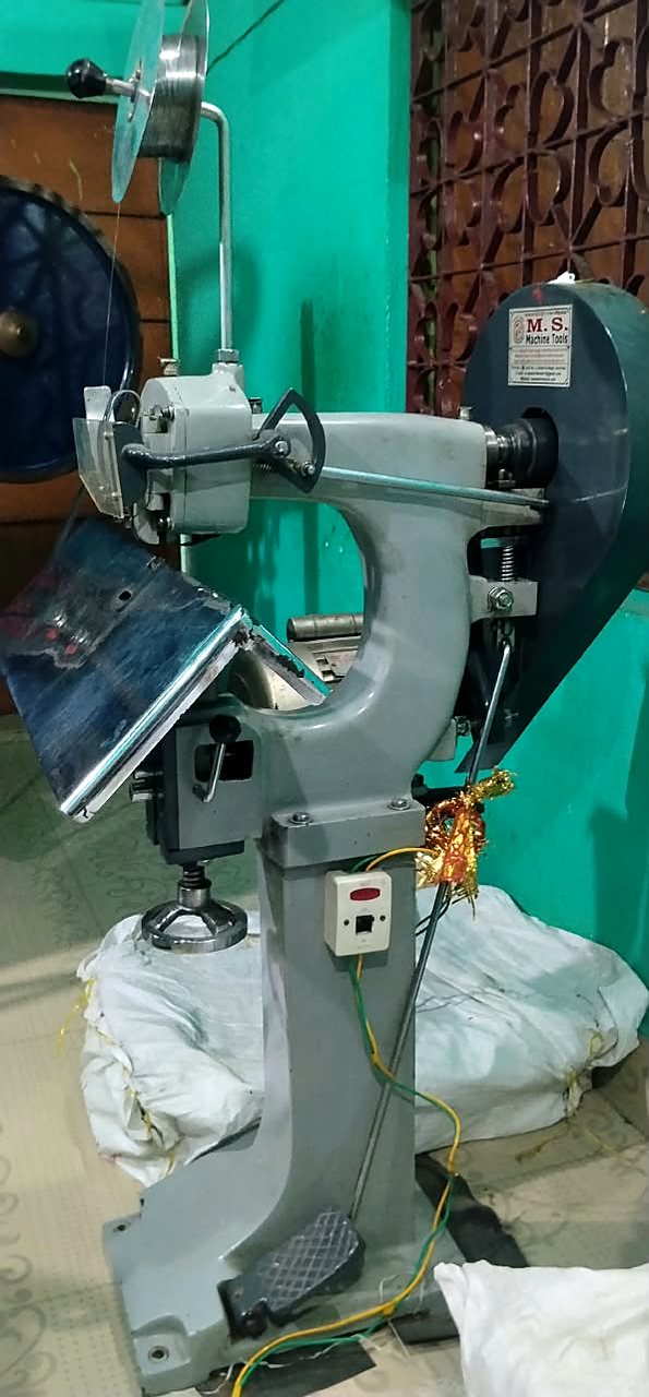 Wire stitching machine