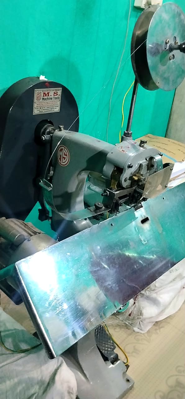 Wire stitching head